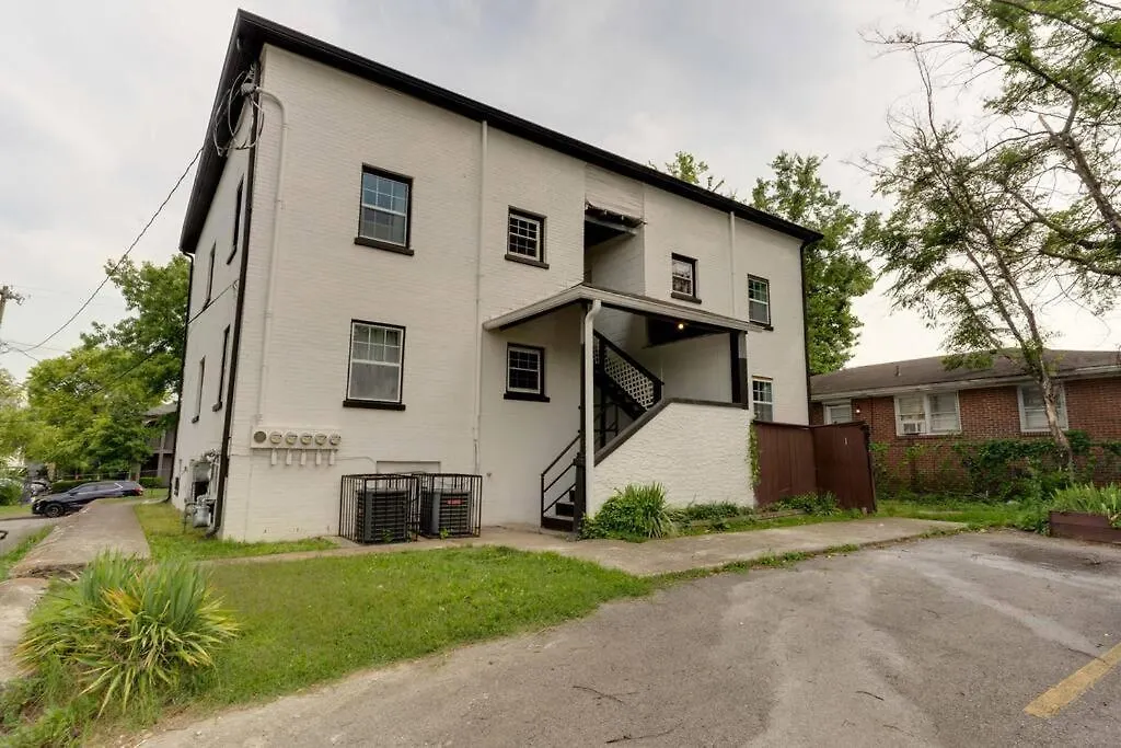Appartement Sleep 8 In Our Cozy Colonial 2Miles From Broadway à Nashville 0*,  États-Unis